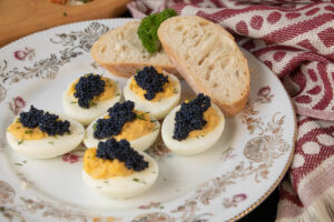 Gefüllte Eier mit Kaviar