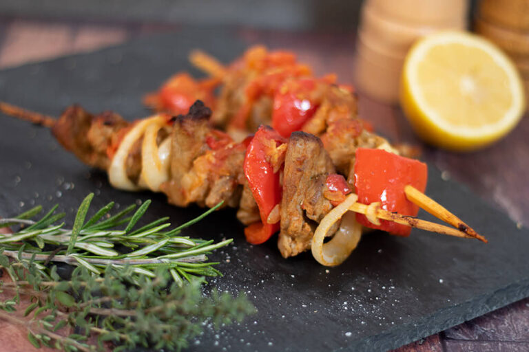 Schaschlik im Ofen mit Soße - leckere Spieße für die Winterzeit