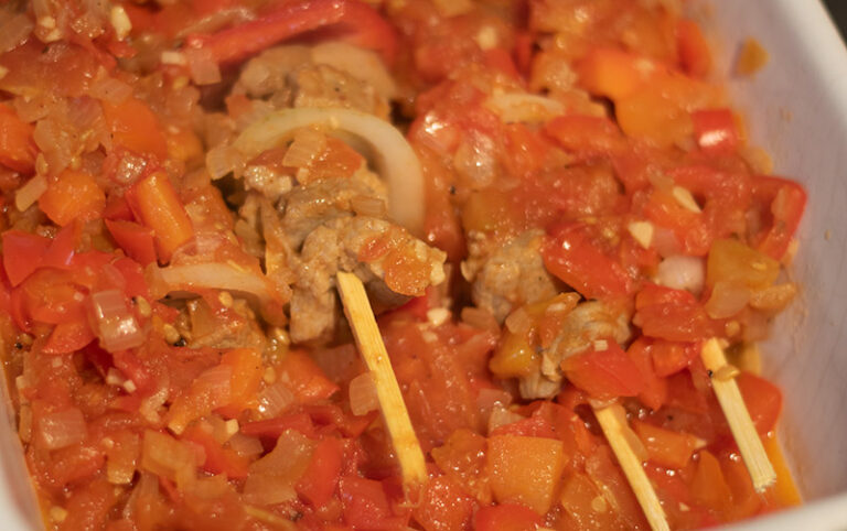 Schaschlik im Ofen mit Soße - leckere Spieße für die Winterzeit