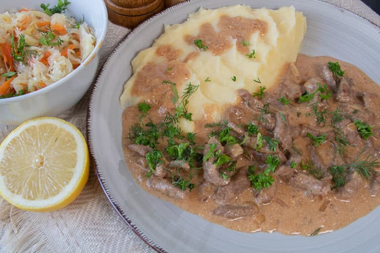 Boeuf Stroganoff - Originalrezept | einfach &amp; schnell